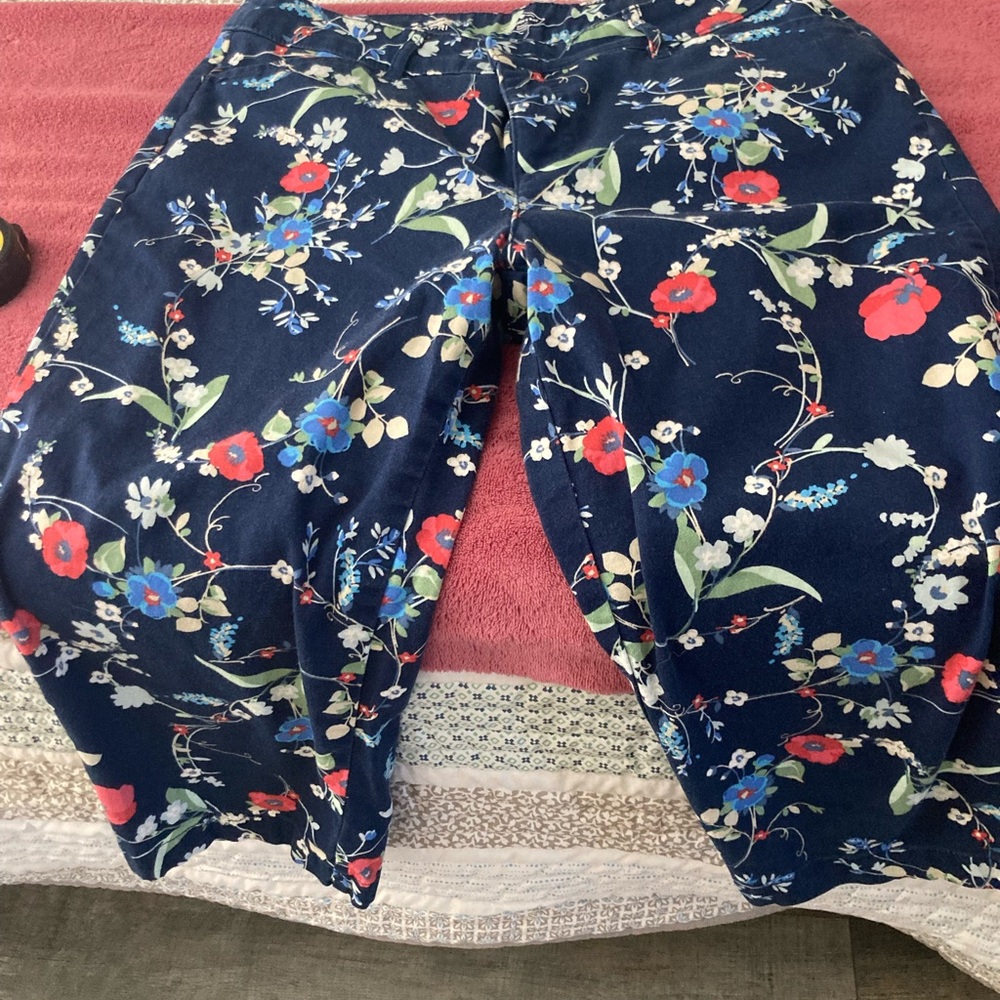 St. John’s Bay Navy Blue Red Poppy Floral Cotton Spandex Stretch Capri Women 10